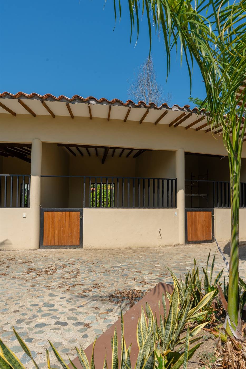 Pesebreras con puertas de madera