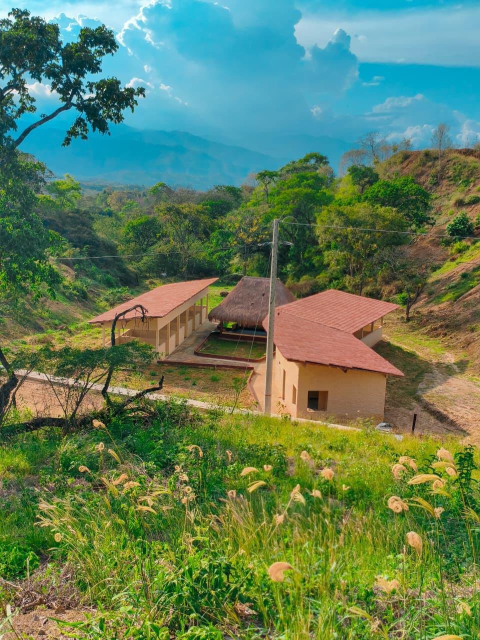 Nueva zona del proyecto con las montañas de fondo